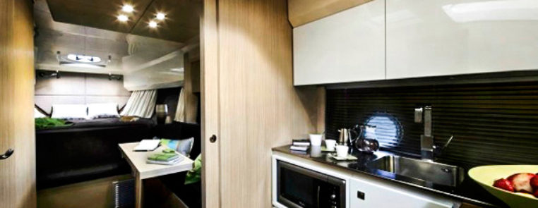 Sessa Marine C36 Magna Aqua: Copa integrada com a cabine de proa